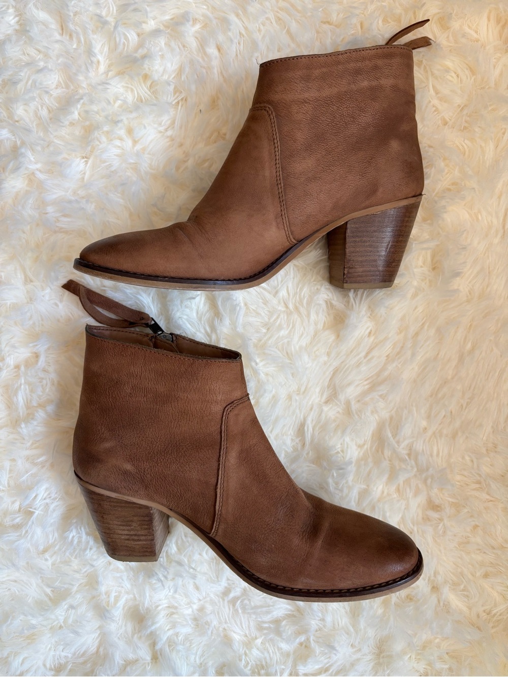 Urban Outfitters Brown Leather Ankle Boots Side Zip Stacked Heel Booties Size 8